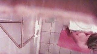 ibu penyabun memata-matai di kamar mandi