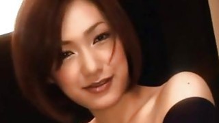Tersenyum Jepang Cutie Wraps Bibirnya Sekitar Stiff COCK