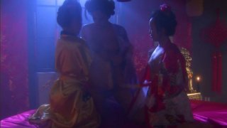 Babes seksi Mya Luanna, Bella Ling dan Mia Lelani berpakaian seperti geisha dan bersenang-senang lesbie