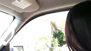 Penumpang luar biasa, Brittany Shae, mendapatkan vaginanya yang ditumbuk