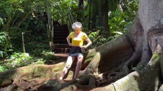 MILF PANAS DI LININGIE Plays Solo di Wahiawa Botanical Gardens - 4K Amateur Porn