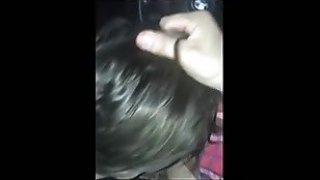 Gadis baik yang melakukan seks pertama kali di mobil di depan hardcore blowjob-nya