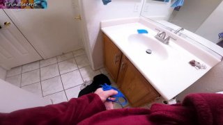 Stepmom mendapat creampie di kamar mandi - pantat besar milf tertangkap basah mencuri celana dalam