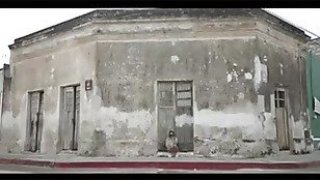 Folla a sus hermanastros en medio de una percakapan familiar