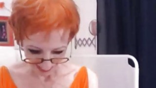 Tampan kurus nenek nenek bermain-main di Webcam