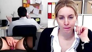 Amatir Masturbasi Mengucurkan Orgasme Di Kantor Publik Saat Sedang Bekerja